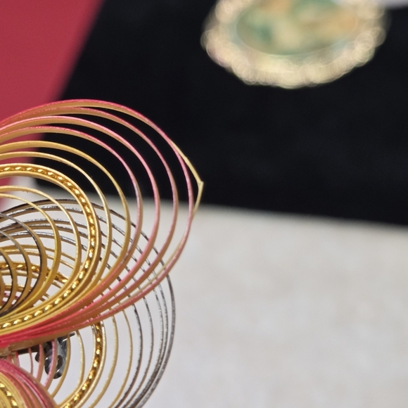 Elegant Multicolor Swirl Brooch - Picture 4 of 16